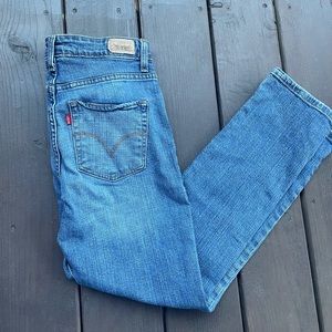 Levi’s mid rise skinny jeans size 6